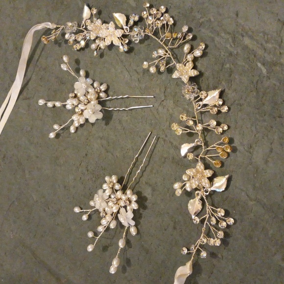 Accessories - White floral Headband/necklace and hairpins